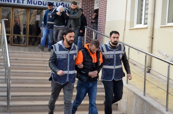 Bursa’da Terör Ve Uyuşturucu Operasyonu: 12 Gözaltı