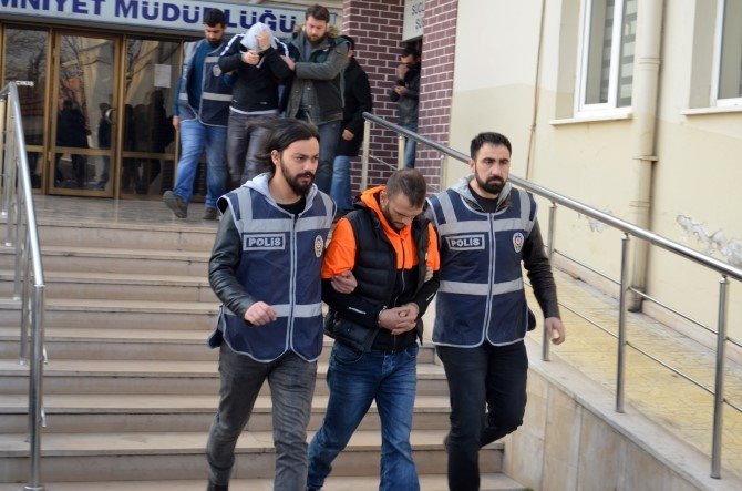 Bursa’daki Uyuşturucu Ve Terör Operasyonunda 9 Tutuklama