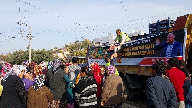 Osmaniye’de Rusya’yı Protesto İçin 20 Ton Sebze Meyve Dağıtıldı