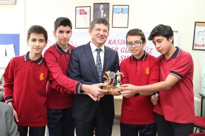 Başkan Subaşıoğlu’na Öğrencilerden Ödül