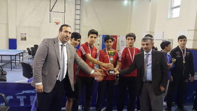 Osmaniye'yi masa tenisinde Hoşgörü Liseleri temsil edecek