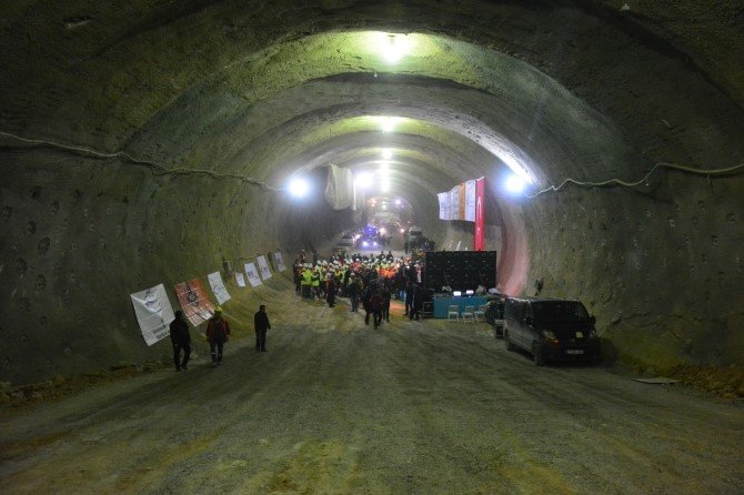 Yeni İstanbul Bursa Otobanı’nda Tünelde Işık Göründü...