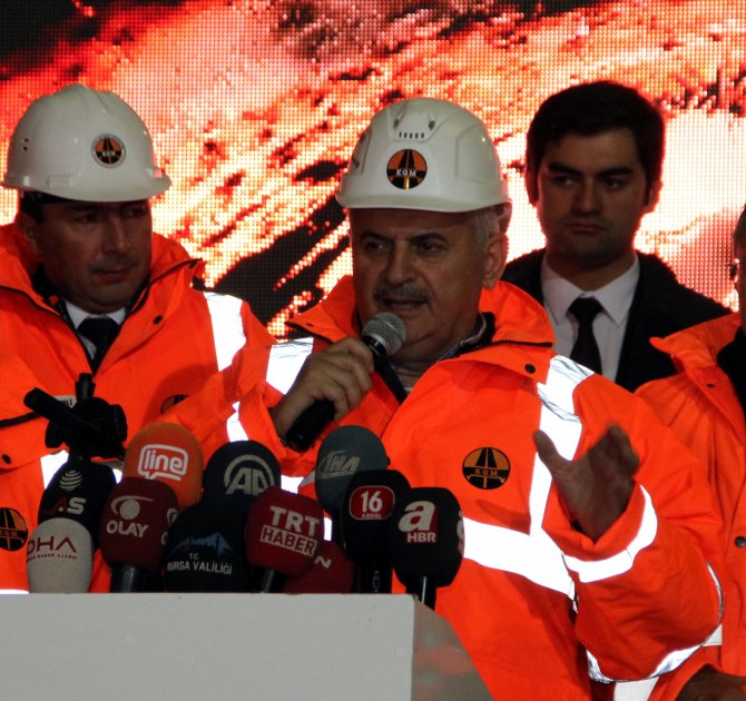 İstanbul-İzmir Otoyolu Selçukgazi Tüneli'nde ışık göründü