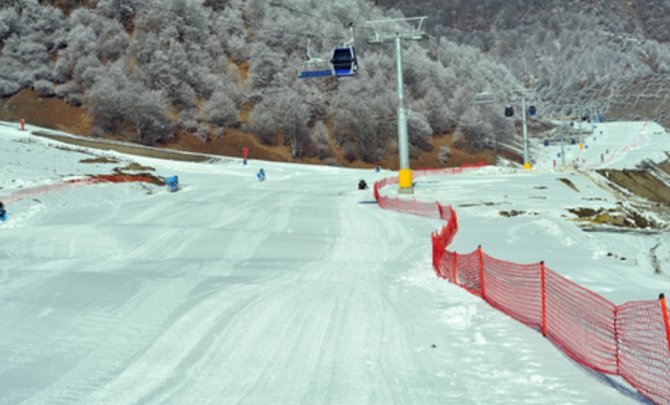 Azerbaycan'ın Gebele şehrinde kayak mevsimi bir ay önce başladı