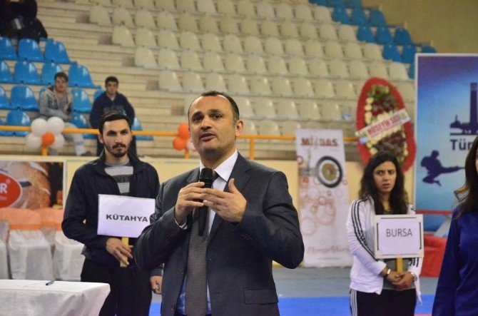 Türkiye Büyükler Ve Veteranlar Karate Şampiyonası Adana’da Sürüyor