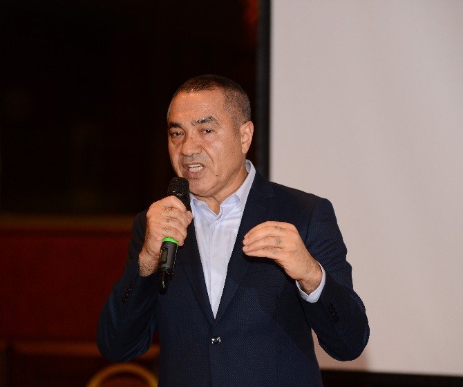 Siyasiler Ve İş Adamları Kaı Vakfı’nın Yemeğinde Buluştu