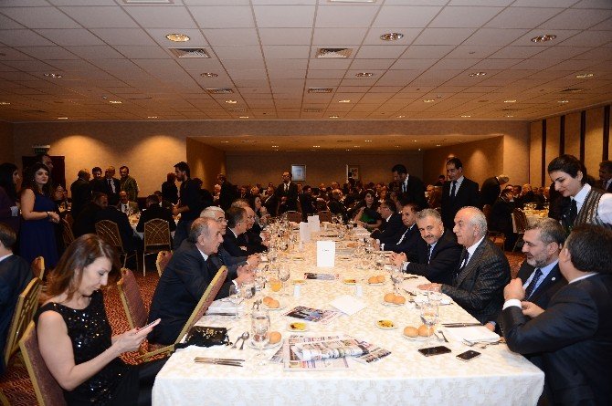 Siyasiler Ve İş Adamları Kaı Vakfı’nın Yemeğinde Buluştu