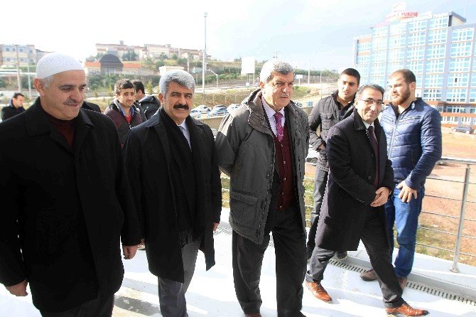 Başkan Karaosmanoğlu, Öğrenci Yurtlarını İnceledi