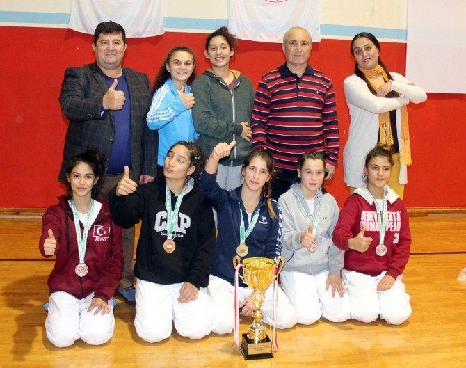 Kuşak Güreşi Türkiye Şampiyonası, Kemer’de Başladı