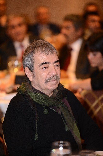 Siyasiler Ve İş Adamları Kaı Vakfı’nın Yemeğinde Buluştu