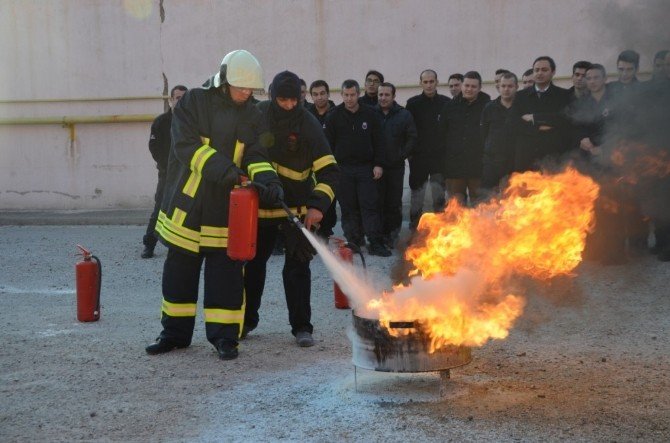 Bilecik M Tipi Kapalı Cezaevi’nde Yangın Söndürme Eğitimi Ve Olağan Üstü Hal Tatbikatı Yapıldı