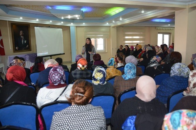 Bayanlara Yönelik Sohbet Ve Konferans Programı Yoğun Katılımla Devam Ediyor