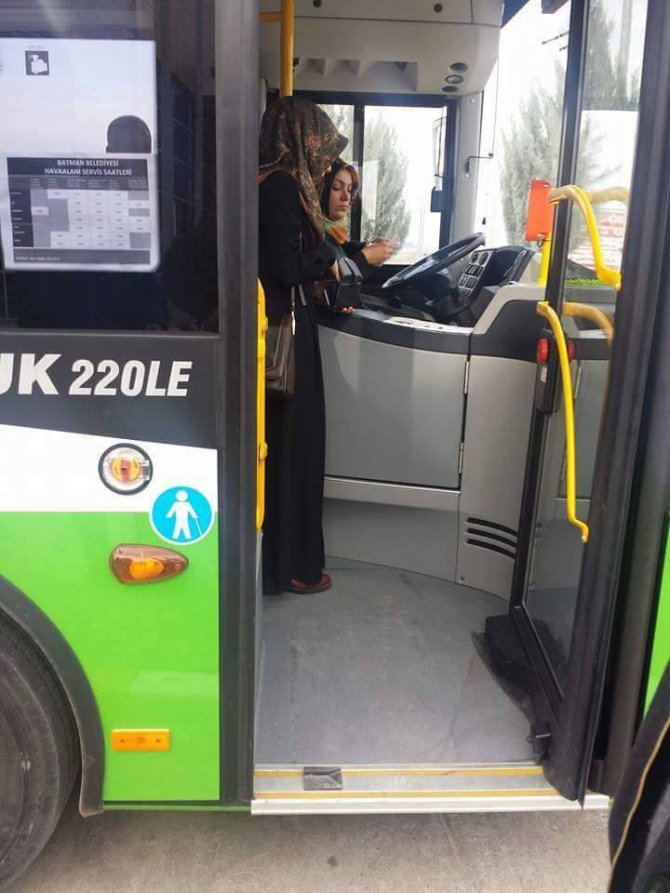 Batman'da belediye otobüslerinde kadın şoför dönemi başladı
