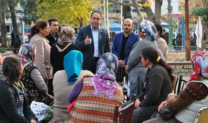 CHP Milletvekili Zülfikar İnönü Tümer, Karaisalı’da esnafı ziyaret etti