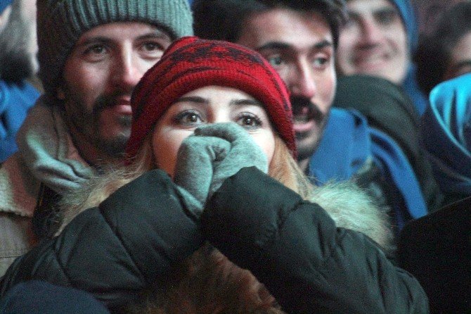 Eksi 15 Derecedeki Konsere Çay Molası