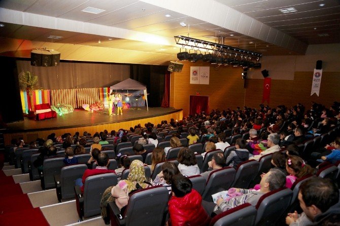 Maltepe Belediyesi’nden Çocuklara Tiyatro Keyfi