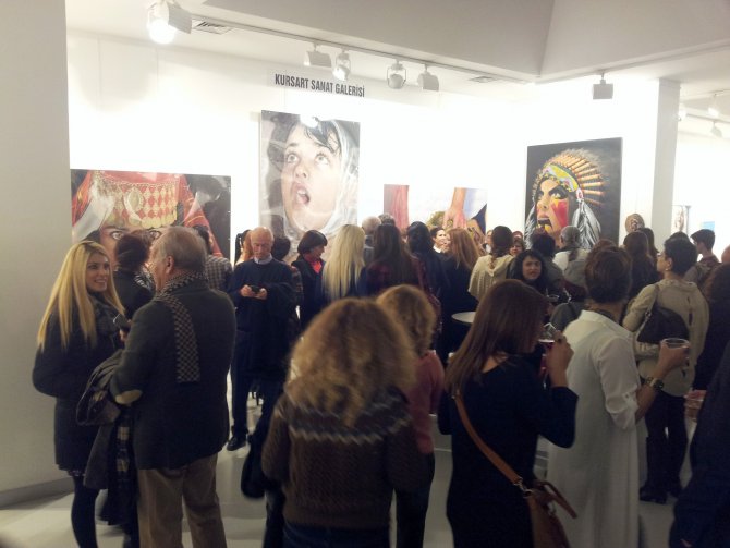 Ressam Mustafa Yüce'nin tablolarına yoğun ilgi