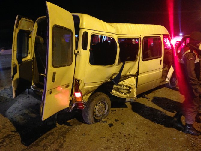 Sakarya'da iki ayrı kaza: 2 ölü, 13 yaralı