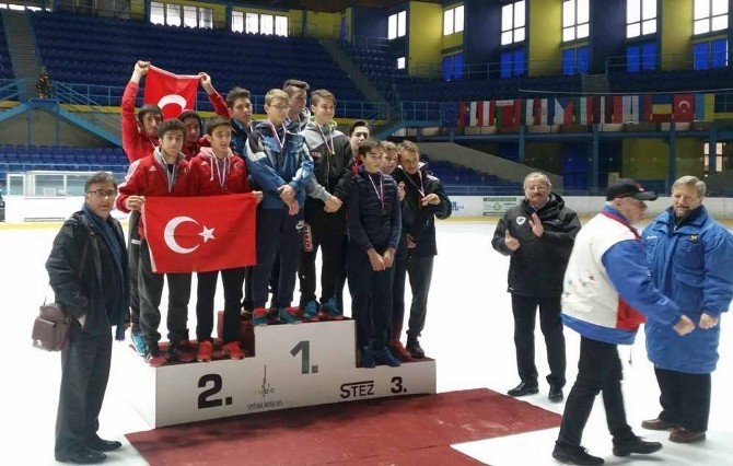 Slovakya’da Yapılan 2015 Yılı Danubia Short Track Yarışmasında Türkiye İkinci Oldu