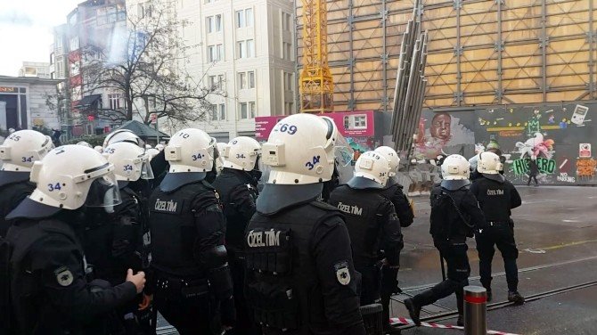 Galatasaray Meydanı’nda İzinsiz Gösteriye Polis Müdahalesi