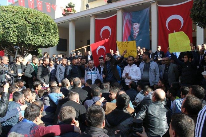 Adana'da muavinlerden 'işsiz kaldık' eylemi!