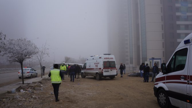 ÖZEL - Başkentte buzlu yolda kayan öğrenci servisi devrildi: 3’ü ağır 15 yaralı