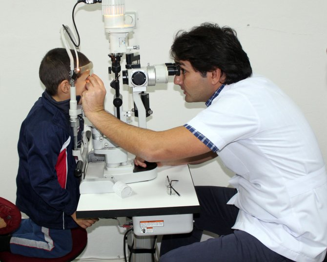 Çal'da öğrencilere göz ve diş taraması yapıldı