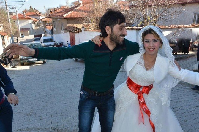 Denizli’de Suriyeli Bir Kadın Düğünün Ertesi Günü Takılarla Kaçtı