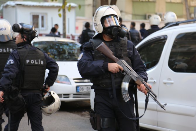 Diyarbakır’da polis, HDP’li grubun yürüyüşüne izin vermedi