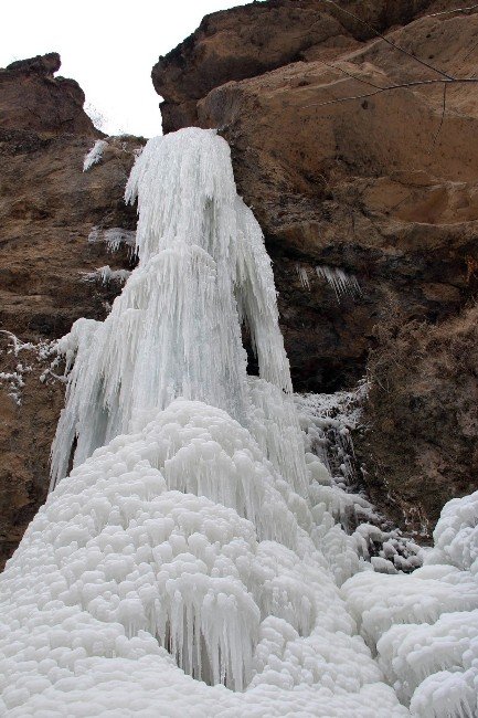 Erzurum’da ’Buz’dan Şelaleler Oluştu