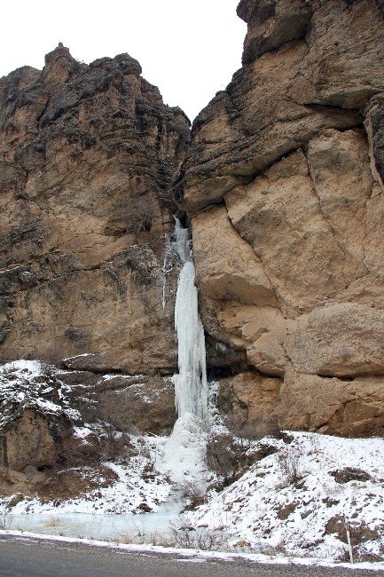 Erzurum’da ’Buz’dan Şelaleler Oluştu