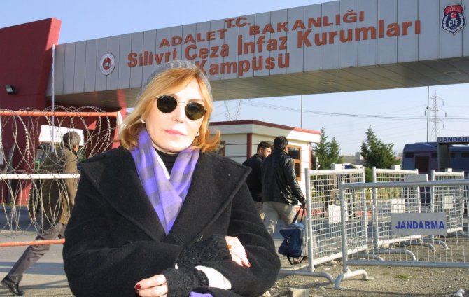 Gazeteci Sevgi Akarçeşme: Biz tarihe not düşürmek için buradayız