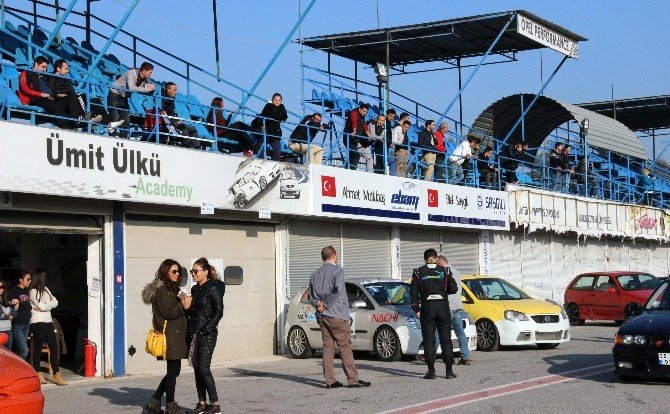 Hız Tutkunları Hafta Sonu ‘Ülkü Yarış Pisti’nde Buluştu