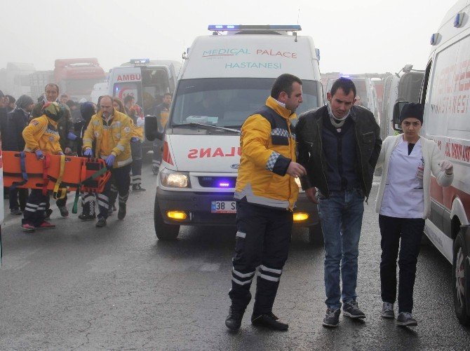 Kayseri’de Servis Minibüsü Devrildi: 10 Yaralı
