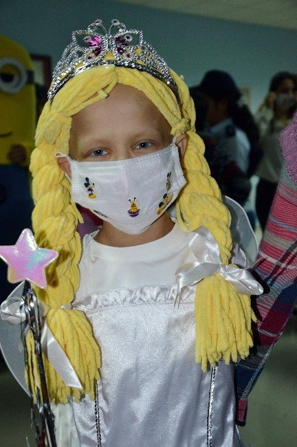 Onkoloji Hastası Çocuklar İçin Kostümlü Yılbaşı Partisi