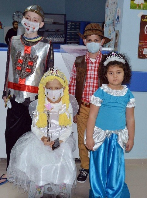 Onkoloji Hastası Çocuklar İçin Kostümlü Yılbaşı Partisi