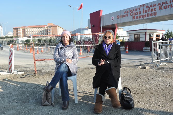 Gazeteci Sevgi Akarçeşme: Biz tarihe not düşürmek için buradayız