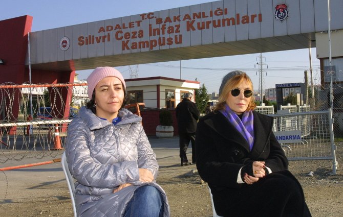 Gazeteci Sevgi Akarçeşme: Biz tarihe not düşürmek için buradayız