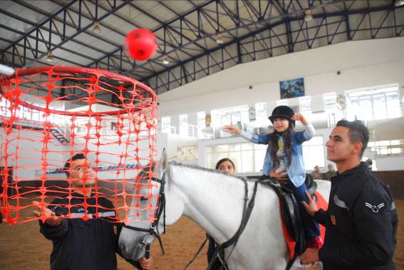 Nevşehir'deki engelli çocuklar, at ve köpeklerle tedavi oluyor