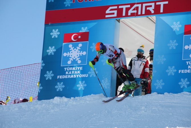 Uluslararası Palandöken Alp Disiplini Kayak Kupası Erzurum'da yapıldı