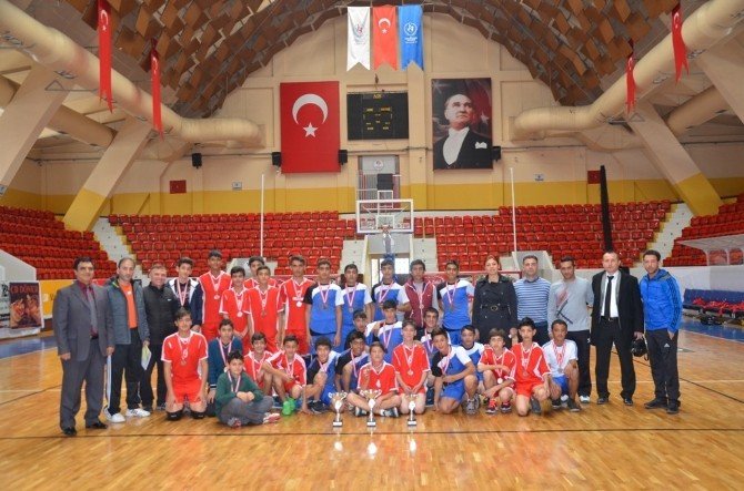 Adana’da Okullararası Yıldız Erkekler Voleybol Müsabakaları Tamamlandı