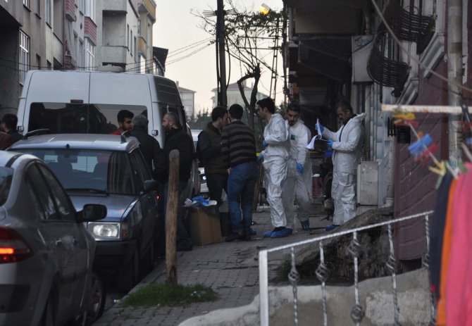İki teröristin öldürüldüğü evde delil toplayan polis sabah ayrıldı