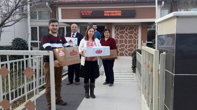 Gediz Halk Eğitimi Merkezi’nden Bayırbucak Türkmenlerine Yardım