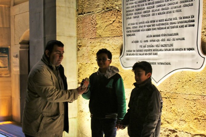 Mevlit Kandili'nde Kırşehir'deki camilerde süt dağıtıldı