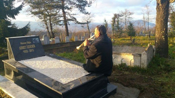 Hüsnü Şenlendirici’den Mezar Başında Klarnet Resitali