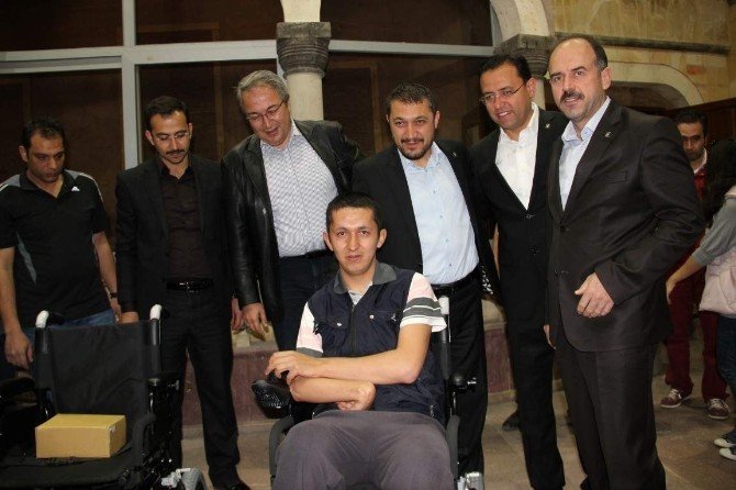 Nevşehir Belediyesi Bedensel Ve Spastik Engellilere 60 Tekerlekli Sandalye Dağıttı