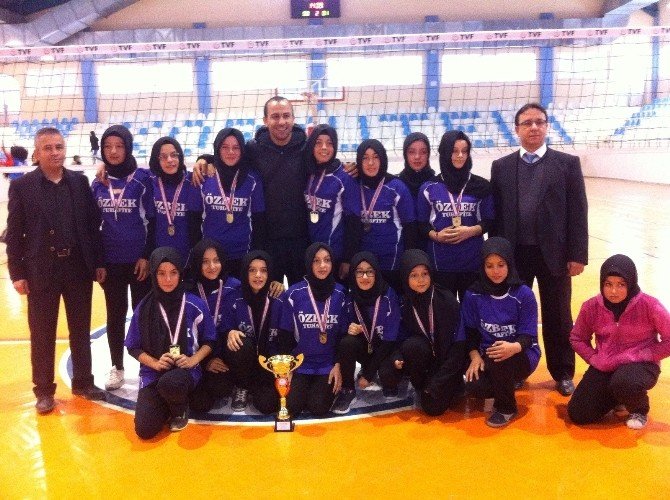 Korkuteli’de Ortaokul Ve Liselerarası Voleybol Şampiyonası