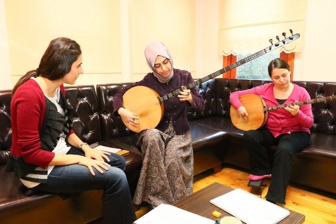 Sertarikzade Kültür Ve Sanat Merkezi’nde Tambur Dersleri