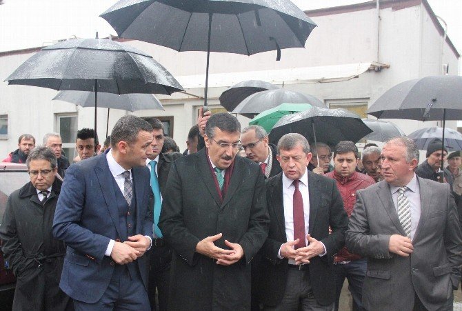 AK Parti Trabzon İl Başkanı Revi, Bakan Tüfenkci’ye Nakliyecilerin Sorunlarını Anlattı