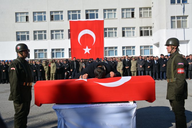 Bitlis’te şehit düşen asker, törenle uğurlandı